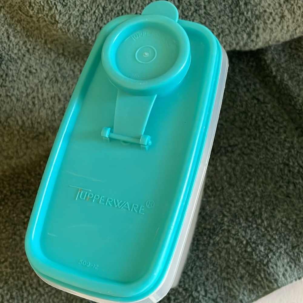 Tupperware Mini Cereal Container - Picture 3 of 4